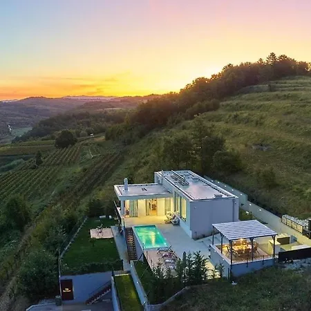 San Mauro, Villa *